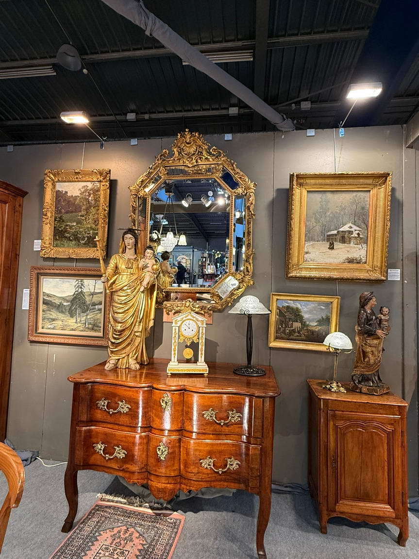 Antiquaire généraliste du 18ème, 19ème et 20ème siècle, mobilier, objets, céramiques, tableaux.